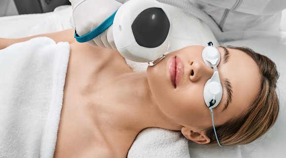 Traitement des taches, lésions pigmentaires et ridules sur le visage. Dermolaser Toulouse